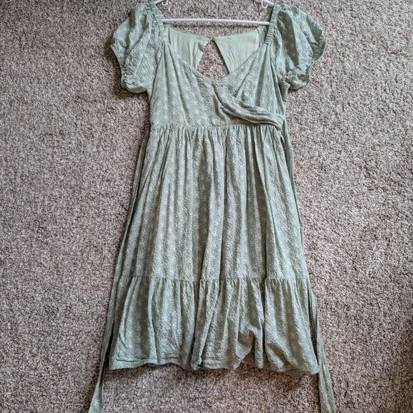 Spring maternity dress, light green and floral - Picture 1 of 3